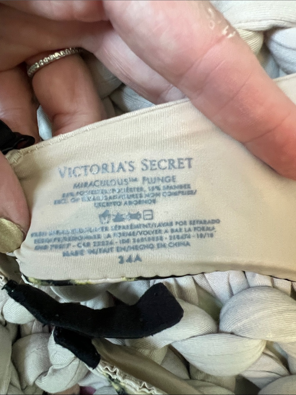 Victoria’s Secret Miraculous Plunge Bra - Picture 3 of 4